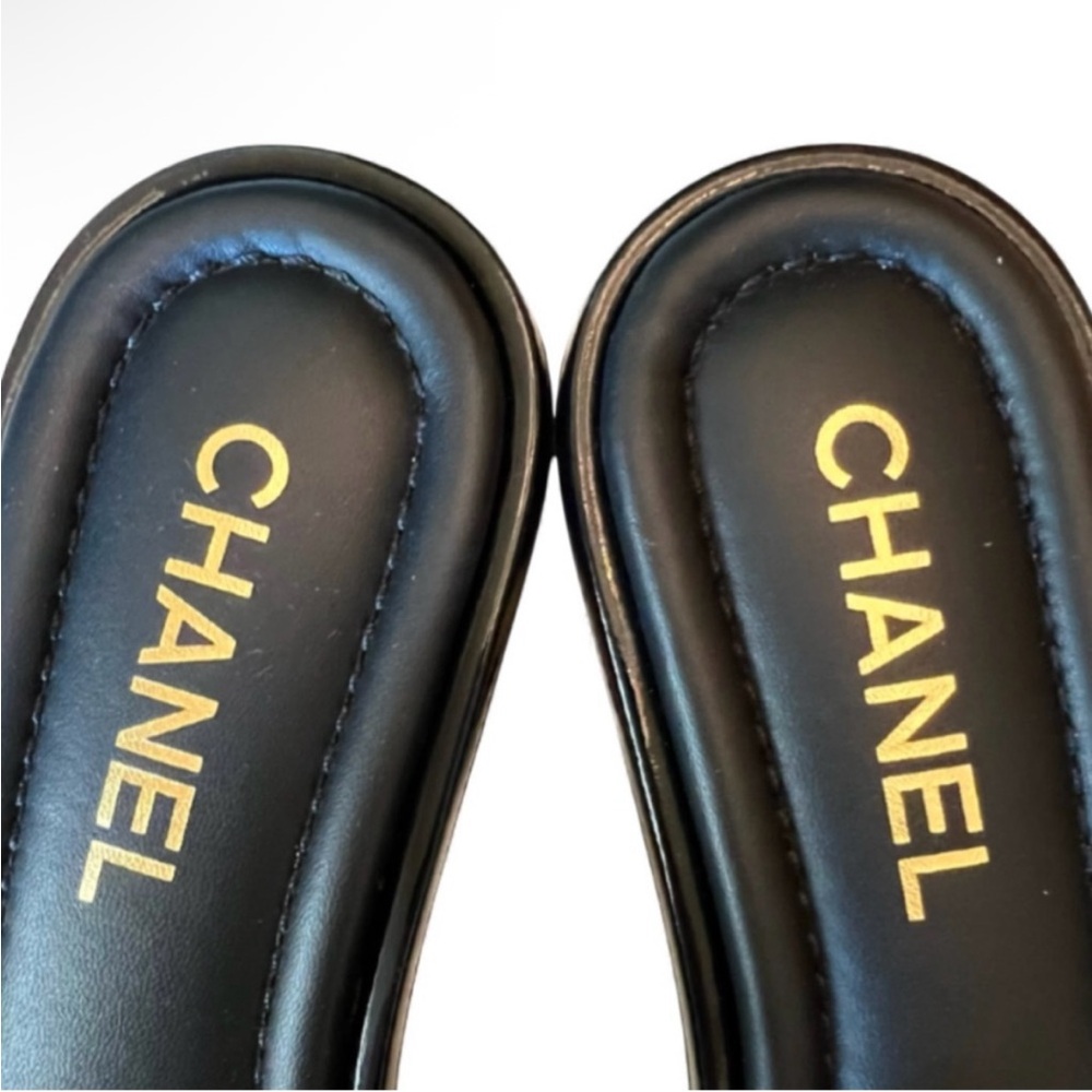 🆕💗CHANEL Black Quilted Patent Slide On Flats Sandals Mules CC Turn Lock GHW 37EU - Picture 11 of 16